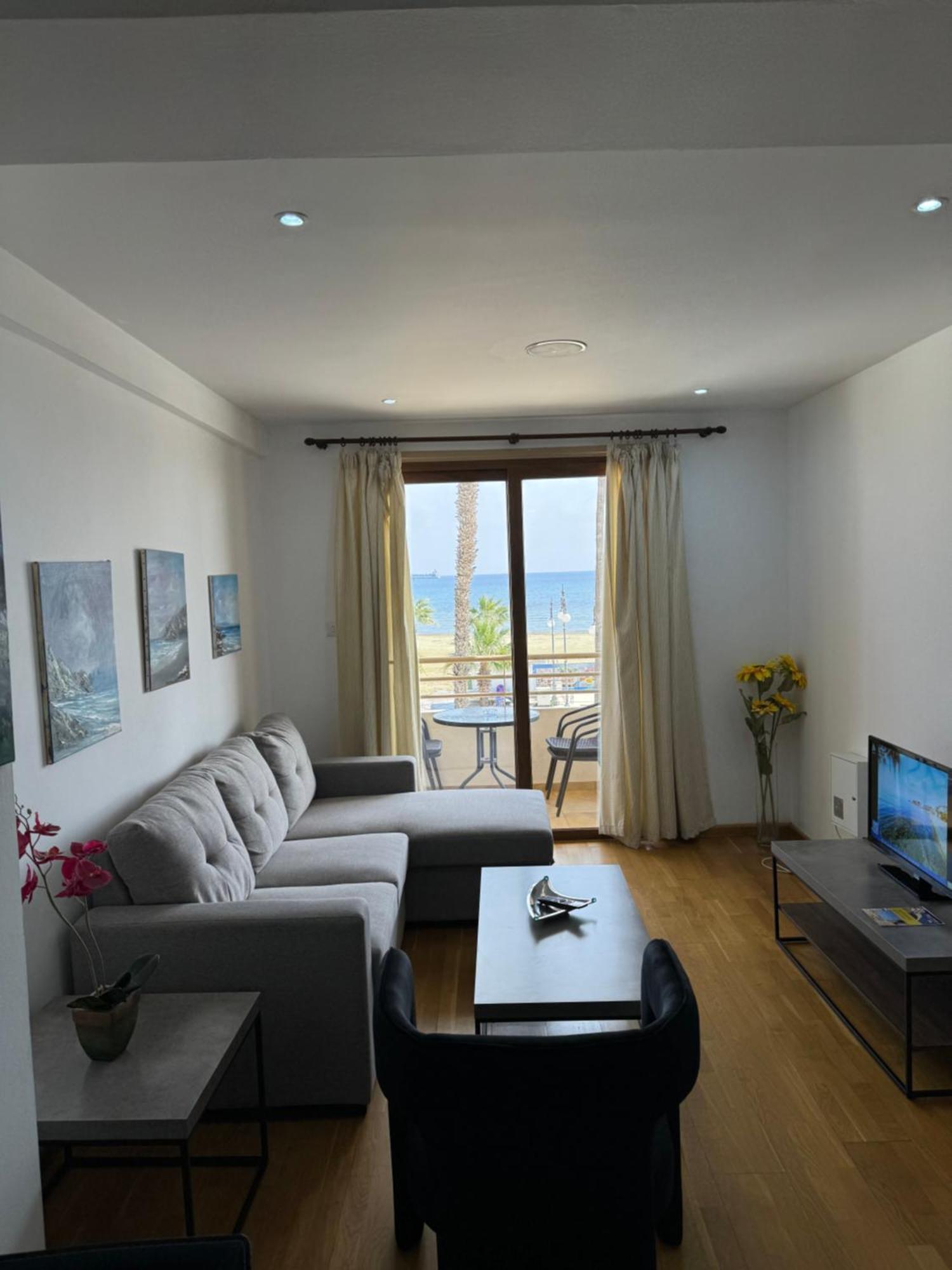 Ithaki Phinikoudes Apartment No. 102 ラルナカ エクステリア 写真